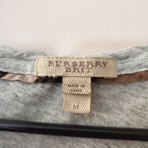 Burberry - Safe From The Storm tee 🌂 - Picture 4 of 8